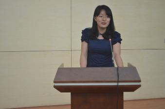 员工代表杨京京同学发言